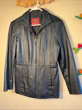 EUC Marc Mattis black leather zip-up jacket. Outer leather shell with a quilted